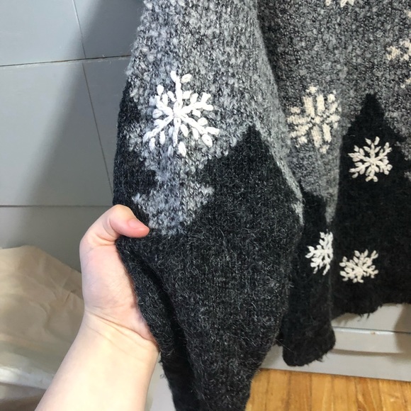 Vintage embroidered oversized sweater - Picture 4 of 5